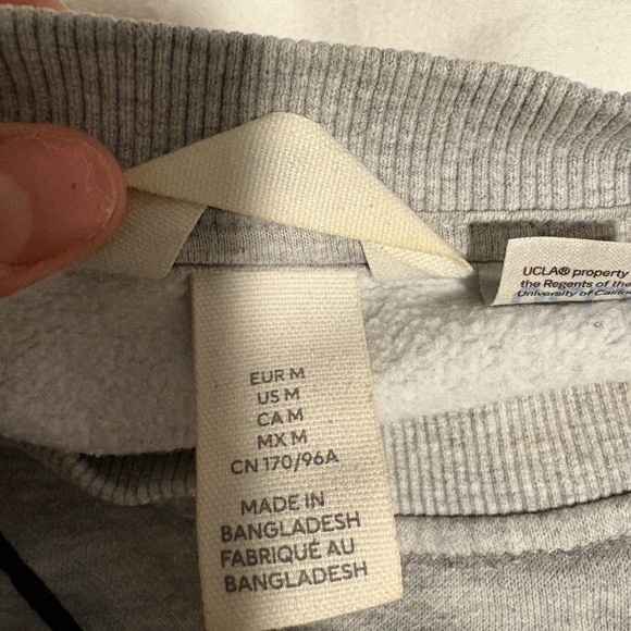 🩶 H&M UCLA Bruins Crewneck Sweatshirt | Grey | Size M 🩶 - Picture 4 of 5
